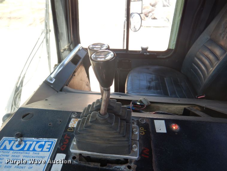 image for item DJ3829 1996 Mack MR  roll-off container truck