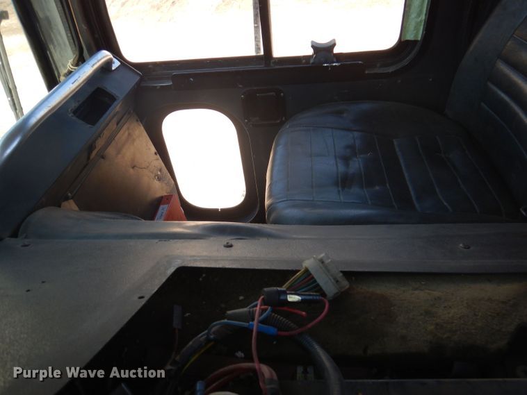 image for item DJ3829 1996 Mack MR  roll-off container truck