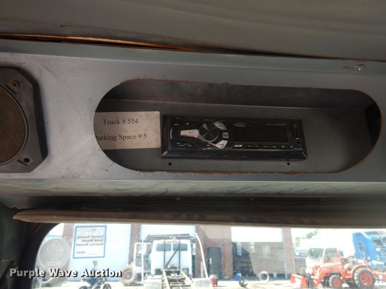 image for item DJ3829 1996 Mack MR  roll-off container truck