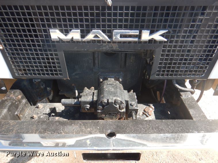 image for item DJ3829 1996 Mack MR  roll-off container truck