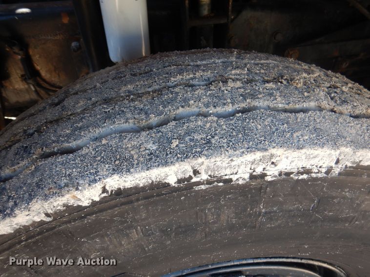 image for item DJ3829 1996 Mack MR  roll-off container truck