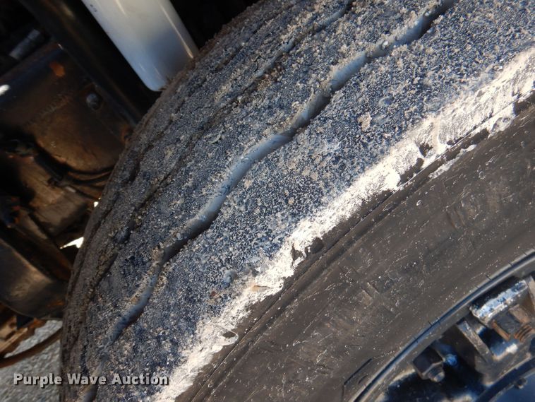 image for item DJ3829 1996 Mack MR  roll-off container truck