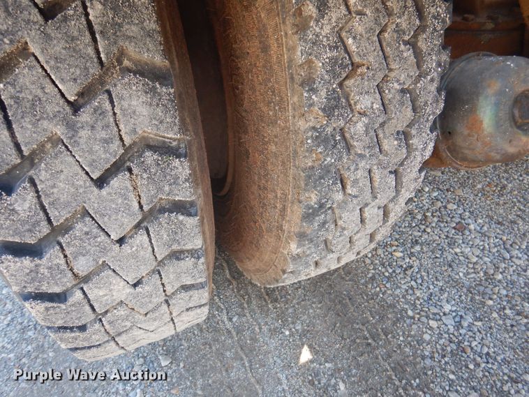 image for item DJ3829 1996 Mack MR  roll-off container truck