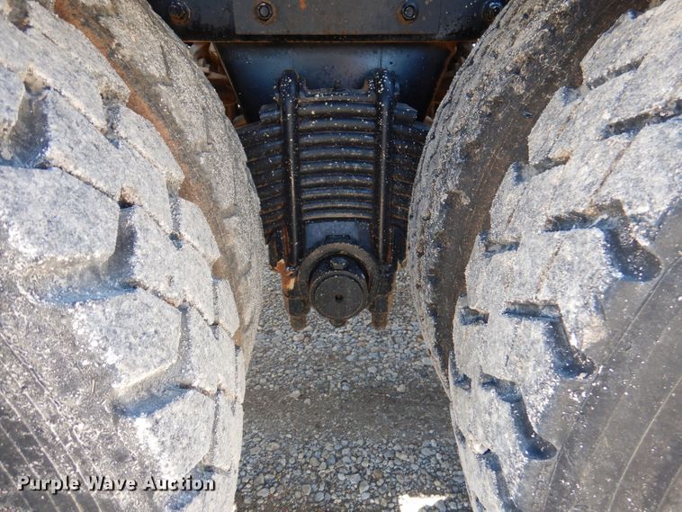 image for item DJ3829 1996 Mack MR  roll-off container truck