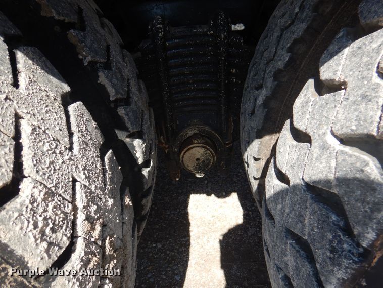 image for item DJ3829 1996 Mack MR  roll-off container truck