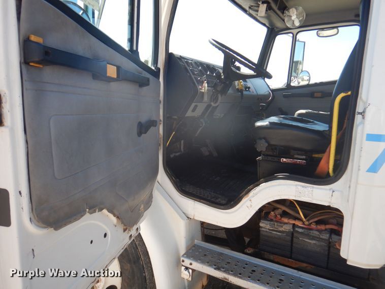 image for item DJ3830 1998 Freightliner FL70  roll-off container truck