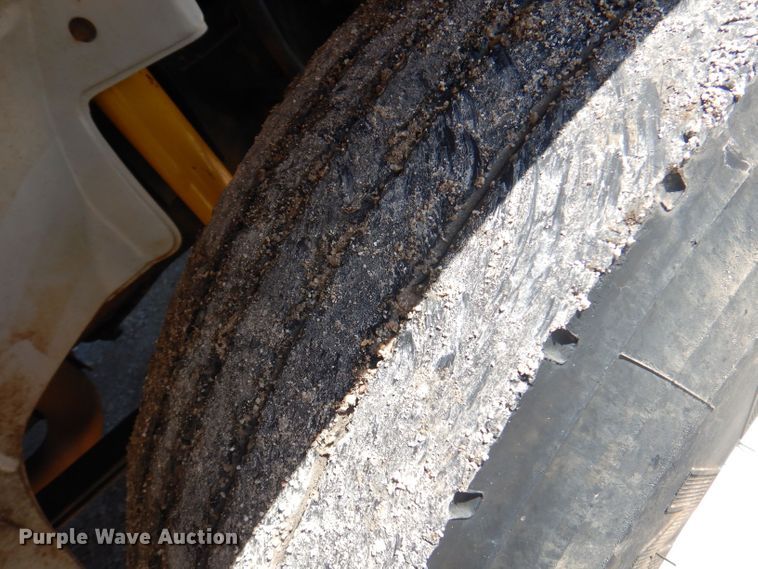 image for item DJ3830 1998 Freightliner FL70  roll-off container truck