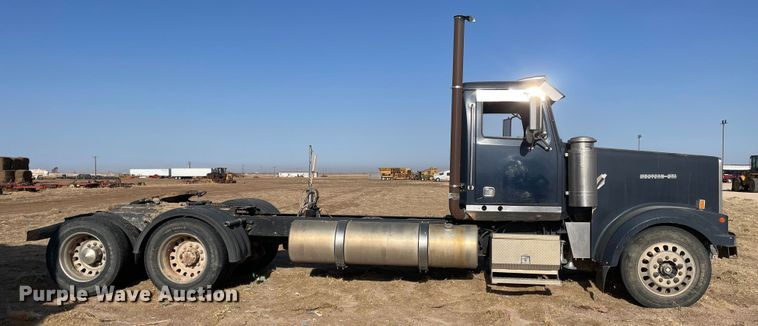 image for item DJ5117 1998 Western Star 4964EX  semi truck