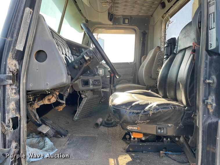 image for item DJ5117 1998 Western Star 4964EX  semi truck