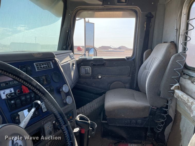 image for item DJ5117 1998 Western Star 4964EX  semi truck