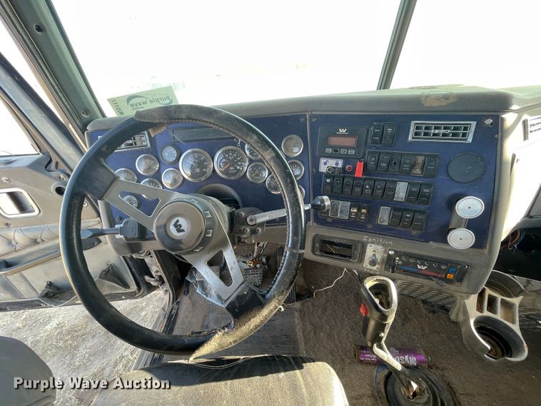 image for item DJ5117 1998 Western Star 4964EX  semi truck