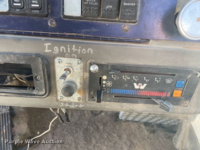 image for item DJ5117 1998 Western Star 4964EX  semi truck