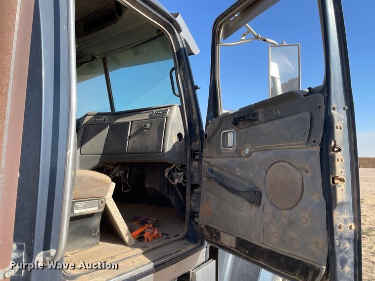 image for item DJ5117 1998 Western Star 4964EX  semi truck