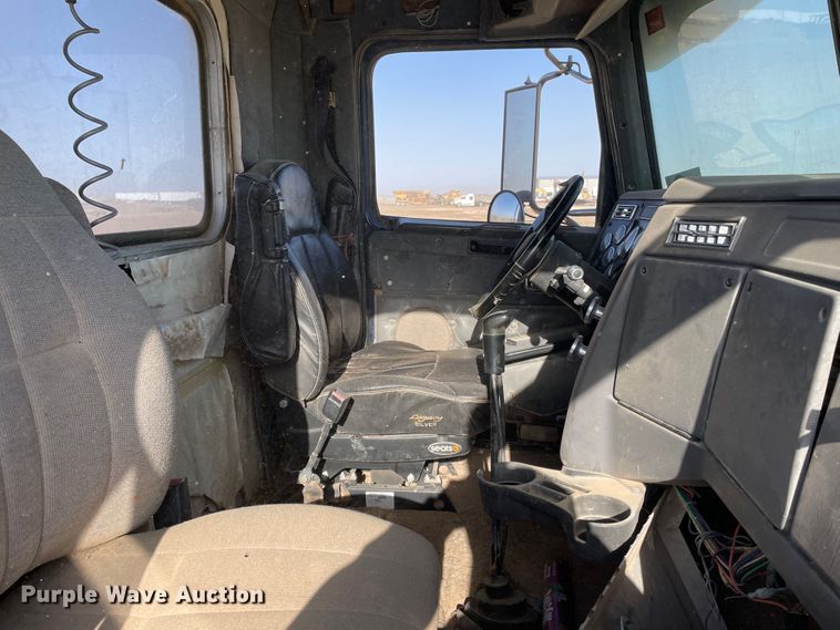 image for item DJ5117 1998 Western Star 4964EX  semi truck