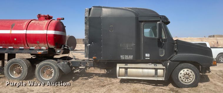 image for item DJ5120 2002 Freightliner ST120  truck cab and chassis