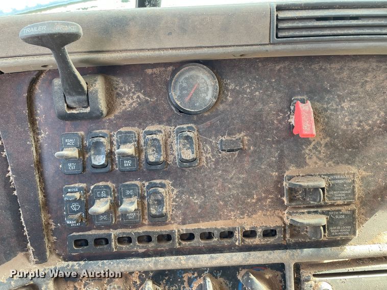 image for item DJ5120 2002 Freightliner ST120  truck cab and chassis