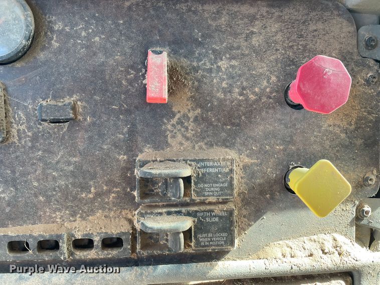 image for item DJ5120 2002 Freightliner ST120  truck cab and chassis