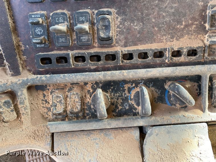 image for item DJ5120 2002 Freightliner ST120  truck cab and chassis