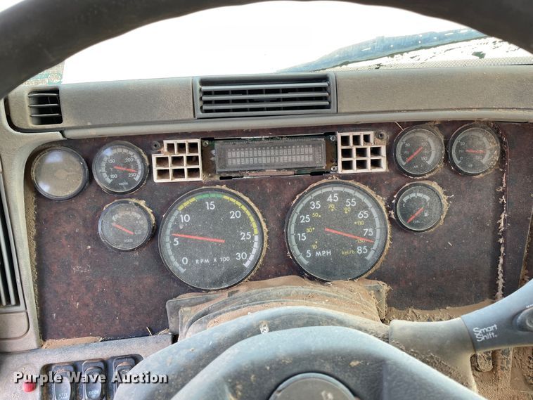 image for item DJ5120 2002 Freightliner ST120  truck cab and chassis