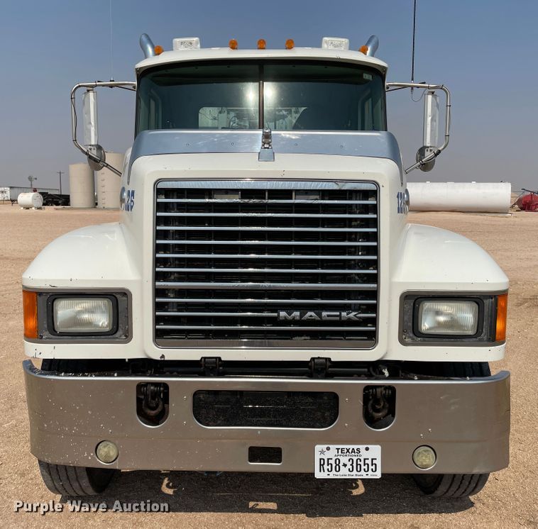 image for item DJ5127 2009 Mack CHU613  semi truck