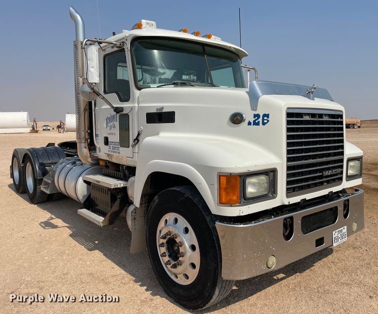 image for item DJ5127 2009 Mack CHU613  semi truck