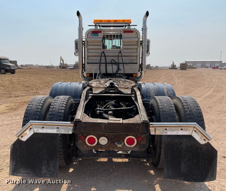 image for item DJ5127 2009 Mack CHU613  semi truck