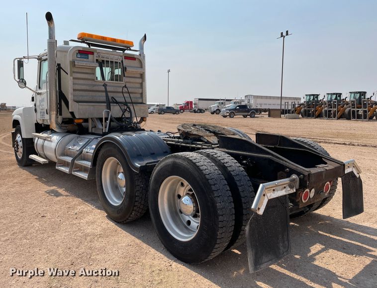 image for item DJ5127 2009 Mack CHU613  semi truck