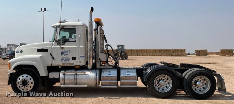 image for item DJ5127 2009 Mack CHU613  semi truck