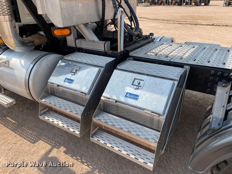 image for item DJ5127 2009 Mack CHU613  semi truck