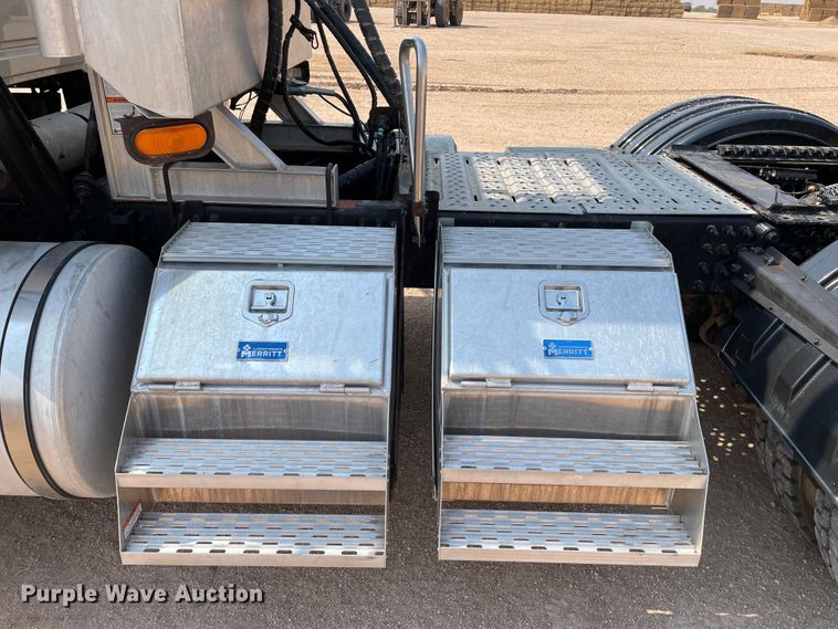 image for item DJ5127 2009 Mack CHU613  semi truck