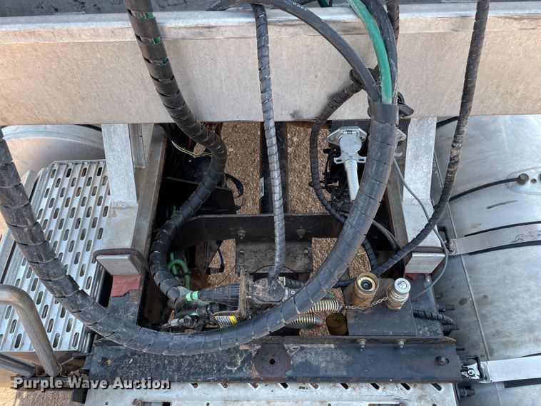 image for item DJ5127 2009 Mack CHU613  semi truck