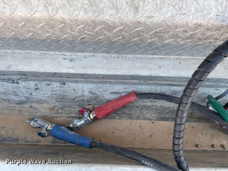 image for item DJ5127 2009 Mack CHU613  semi truck