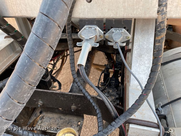 image for item DJ5127 2009 Mack CHU613  semi truck