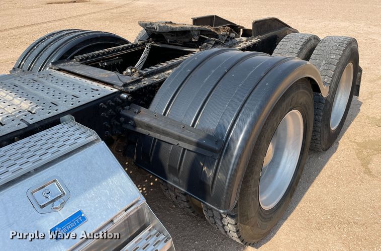 image for item DJ5127 2009 Mack CHU613  semi truck