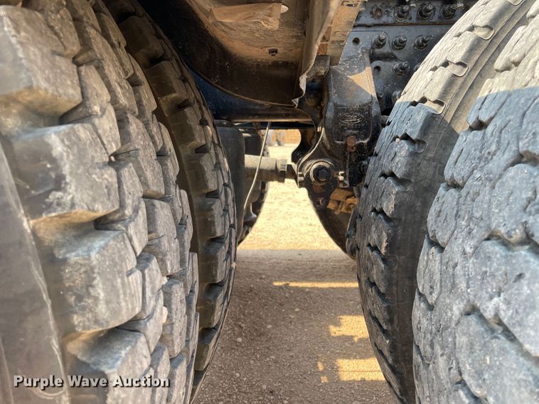 image for item DJ5127 2009 Mack CHU613  semi truck