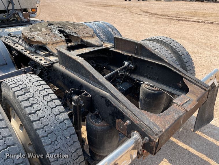 image for item DJ5127 2009 Mack CHU613  semi truck