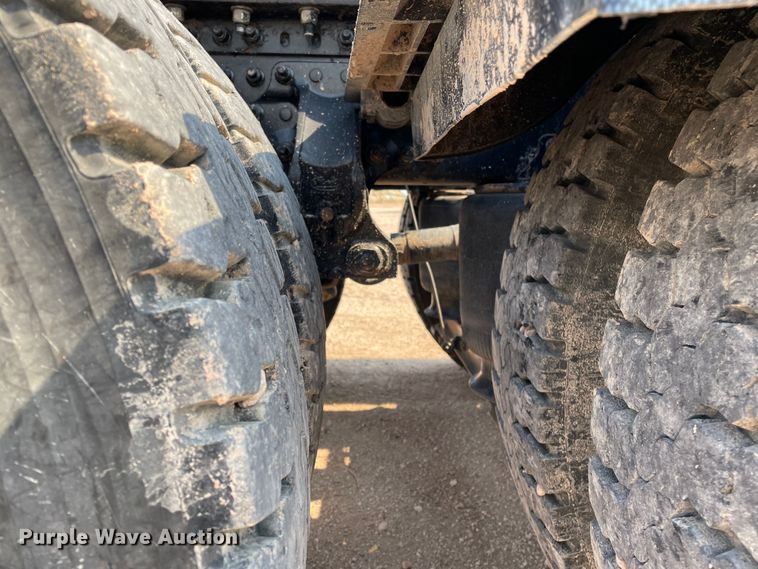 image for item DJ5127 2009 Mack CHU613  semi truck