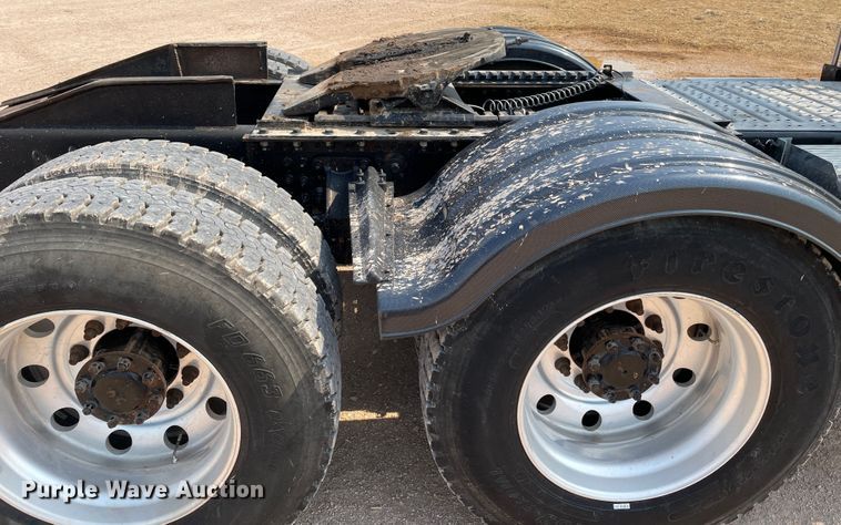 image for item DJ5127 2009 Mack CHU613  semi truck