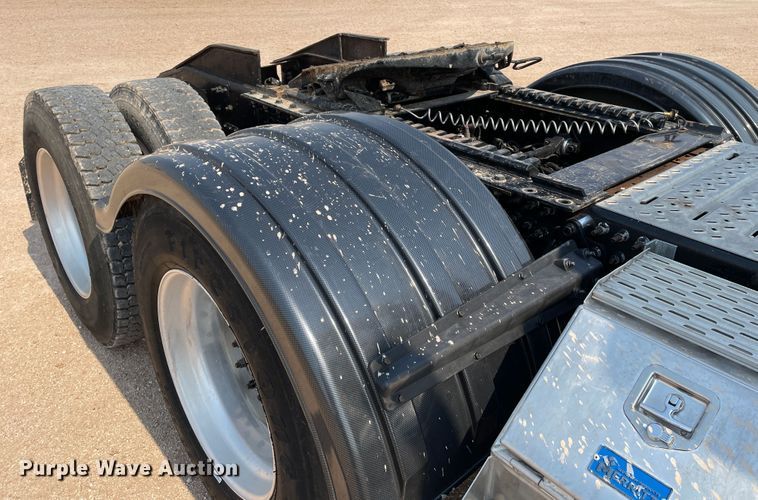 image for item DJ5127 2009 Mack CHU613  semi truck