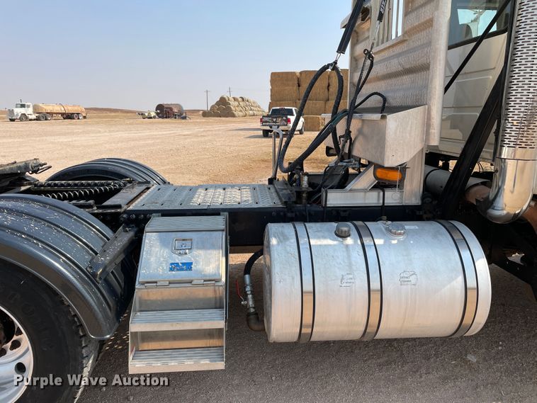 image for item DJ5127 2009 Mack CHU613  semi truck