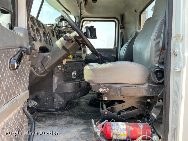 image for item DJ5127 2009 Mack CHU613  semi truck