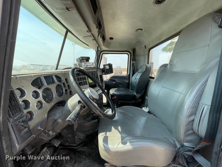 image for item DJ5127 2009 Mack CHU613  semi truck