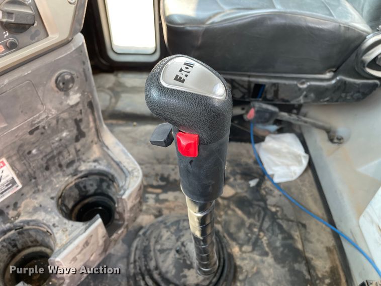 image for item DJ5127 2009 Mack CHU613  semi truck