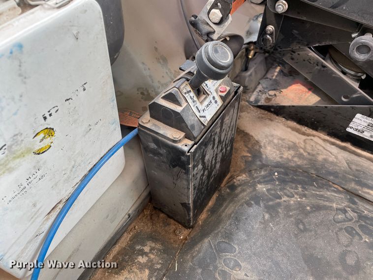 image for item DJ5127 2009 Mack CHU613  semi truck