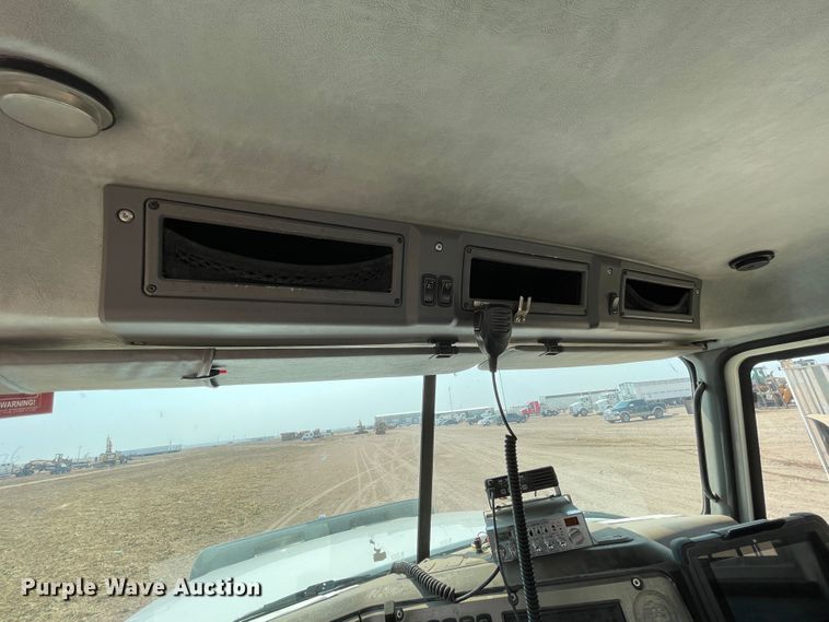 image for item DJ5127 2009 Mack CHU613  semi truck