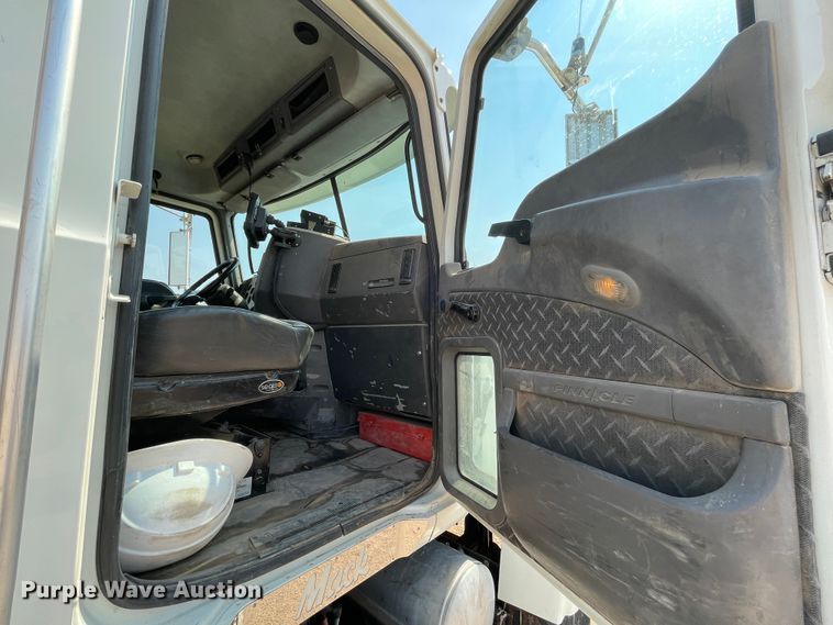 image for item DJ5127 2009 Mack CHU613  semi truck