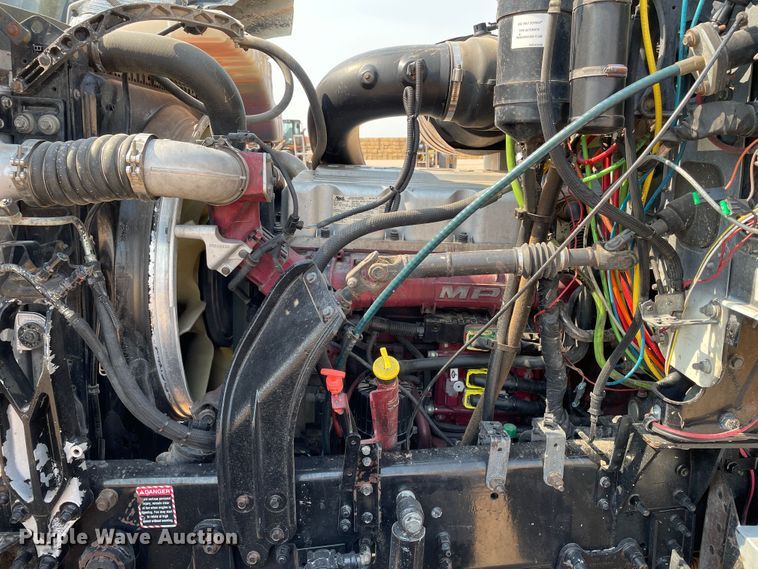 image for item DJ5127 2009 Mack CHU613  semi truck