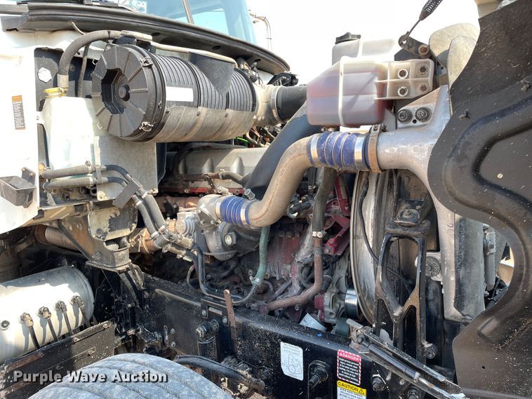 image for item DJ5127 2009 Mack CHU613  semi truck