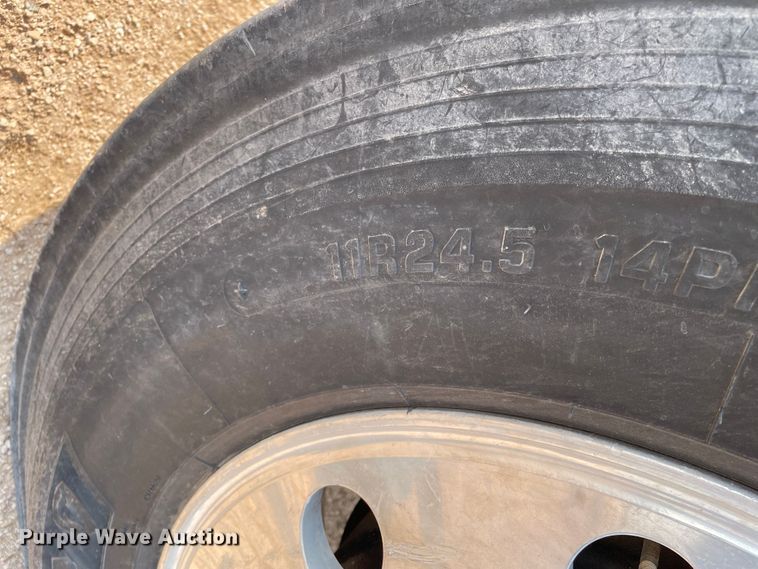 image for item DJ5127 2009 Mack CHU613  semi truck