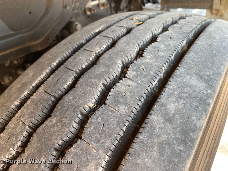 image for item DJ5127 2009 Mack CHU613  semi truck